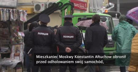 Rosjanin 20 godzin bronił samochodu