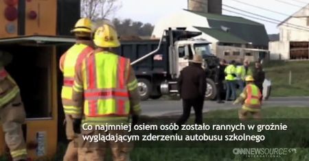 Ciężarówka wjechała w szkolny autobus