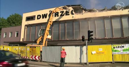 Wyburzają stary dworzec w Bydgoszczy