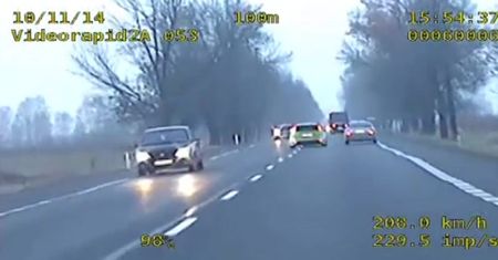 "Na trzeciego" przy niemal 220 km/h