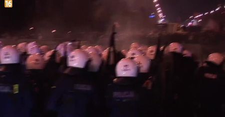 Zadymiarze zakłócili Marsz Niepodległości