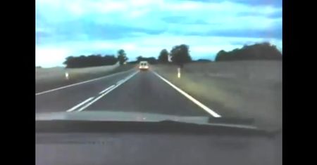 Jechali za pijanym kierowcą. Nagrali wypadek