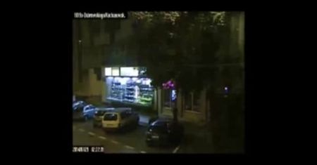Wyładowywali się na drzwiach kamienic