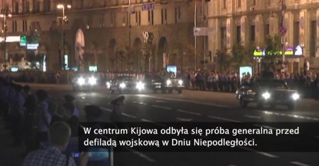Najpierw defilada, potem ruszą na Donieck