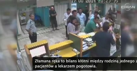 Złamali rękę lekarzowi w izbie przyjeć