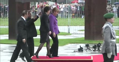 Angela Merkel musztruje polską premier