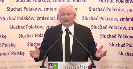 Jarosław Kaczyński gratuluje piłkarzom