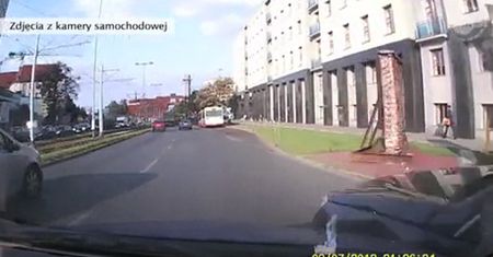68-latek wjechał w zabytkowy mur Stoczni Gdańskiej