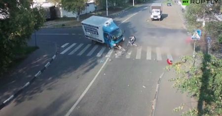 Rosyjski rowerzysta cudem uniknął śmierci