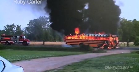 Uratowały dzieci z płonącego autobusu