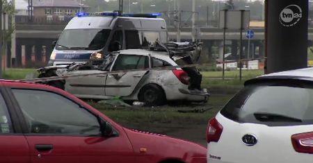 Samochód spadł z wiaduktu w Łodzi