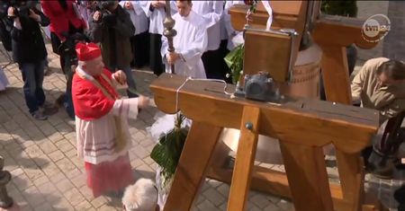 Kard. Stanisław Dziwisz poświęcił dzwon 'Jan Paweł II'