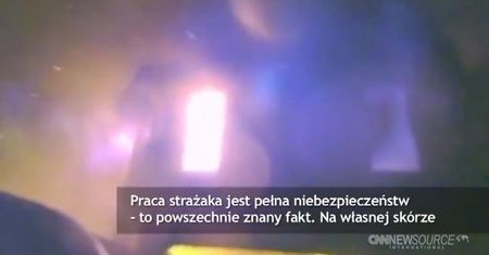 Strażacy ledwo uszli z życiem po zawaleniu ściany