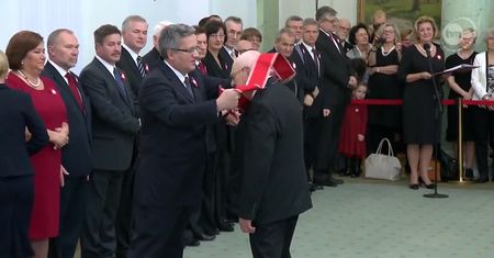 Prezydent wręczył odznaczenia państwowe