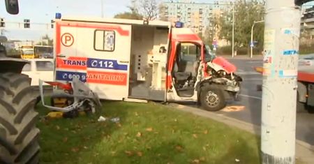 Wypadek z udziałem karetki pogotowia
