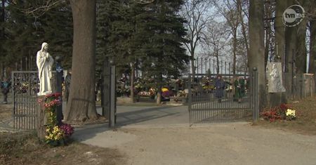 Kraków: Na 5-latka przewróciła się płyta nagrobna