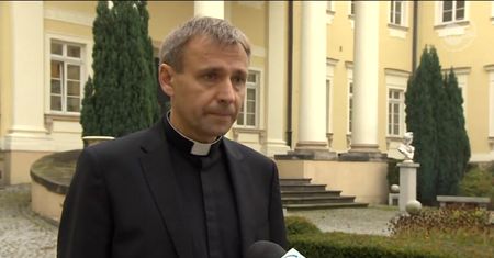 Dymisja księdza skazanego za molestowanie
