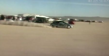 Auto dachowało przy 330 km/h