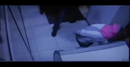 Próba wypłaty z bankomatu bez karty