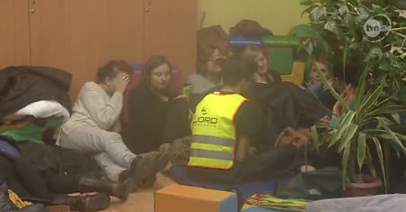 Wycieczka szkolna utknęła w śniezycy