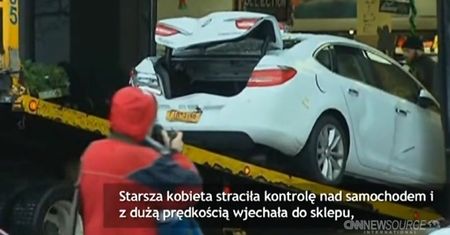 Wjechała samochodem do sklepu. Raniła 15 osób