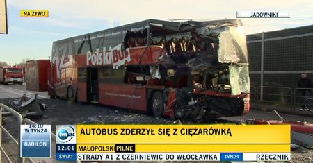 Małopolskie:  Autobus zderzył się z ciężarówką