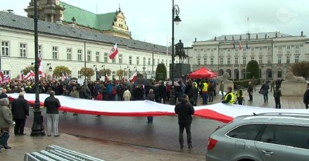 PiS przed Pałacem Prezydenckim