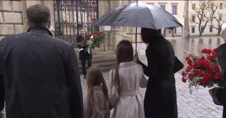 Marta Kaczyńska złożyła kwiaty na grobie rodziców