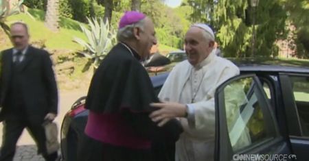 Papież przeprosił za pedofilię w Kościele