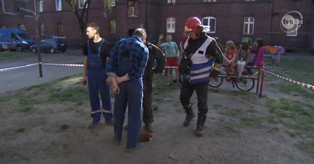 Dziecko wpadło do studzienki kanalizacyjnej na placu zabaw