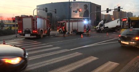 Katowice: Autobus zderzył się z tirem