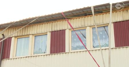 Wiatr zerwał dach budynku mieszkalnego