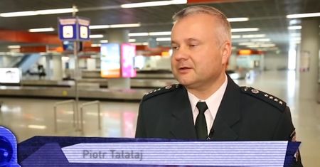 Przemyt na lotnisku [Komisariat]