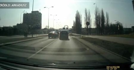 Bydgoszcz: Potrącił pieszego i uciekł