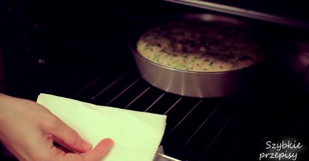 Puszysty omlet z szynką i serem. Prosty przepis