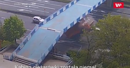 Zahaczył o kładkę. Nagranie z wypadku w Lubinie