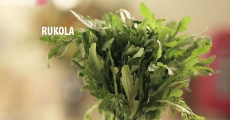 Sałatka Cezar. Klasyczny przepis na lekki obiad