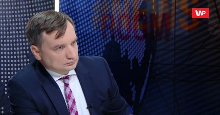 Film "Tylko nie mów nikomu" atakiem na Kościół? Zbigniew Ziobro odpowiada