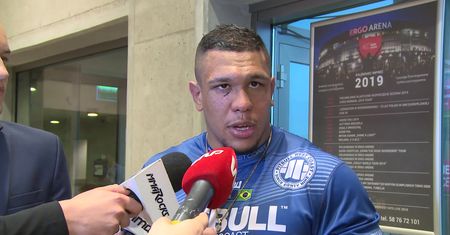 KSW 49. Henrique o kontrowersyjnej decyzji sędziego. "Moim zdaniem Andryszak odklepał trzy razy"