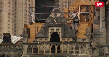 Teren wokół Notre Dame jest skażony. Władze zamknęły ulice
