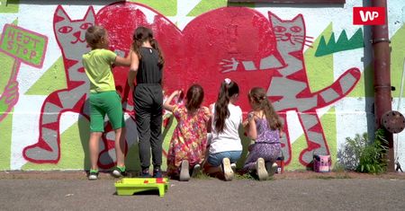 Walczą z hejtem. Mural połączył dzieci i artystów