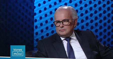 "Mamy wojnę cenową, nie wszystko można przeżucić na klienta". Prezes Rossmanna o podatku handlowym