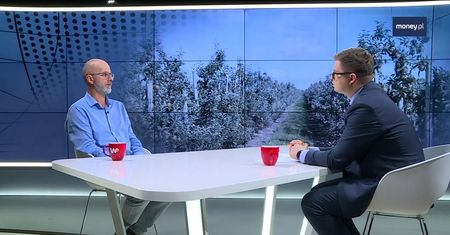 Polskiemu rolnikowi wiatr w oczy. "Wiecznie się martwi, pogody nie przewidzi"