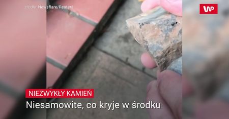 Ubłocony kamień. Gdy go rozłupał, ukazało się coś pięknego