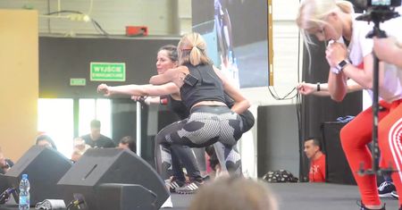 Ewa Chodakowska wypina pośladki, motywując fanki