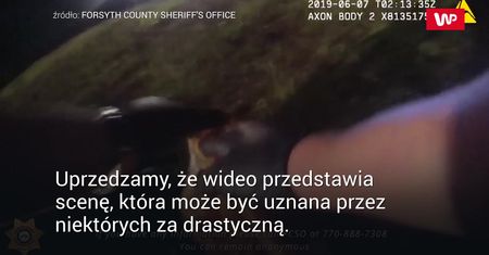 Oficer rozerwał foliową torebkę. Wstrząsające, co znajdowało się w środku