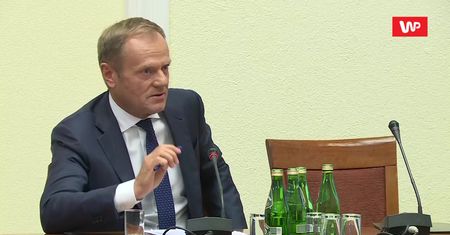 Donald Tusk ripostuje pytanie o Rostowskiego. I mówi o Morawieckim