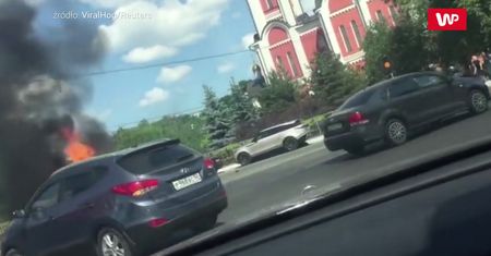 Wjechał na rondo, a tam płonące auto. Chwilę później padło wiele niecenzuralnych słów