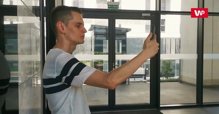 Bye Bye Camera. Mieli usuwać ludzi ze zdjęć, a usunęli tylko 13,99 zł z mojej kieszeni