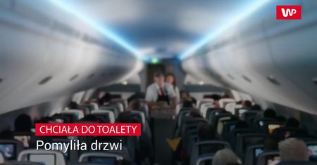 Pomyliła drzwi w samolocie. Rzecznik skomentował zdarzenie